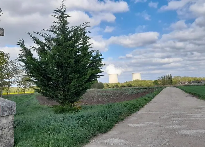 La Ferme De L\'Isle Et Sa Roulotte