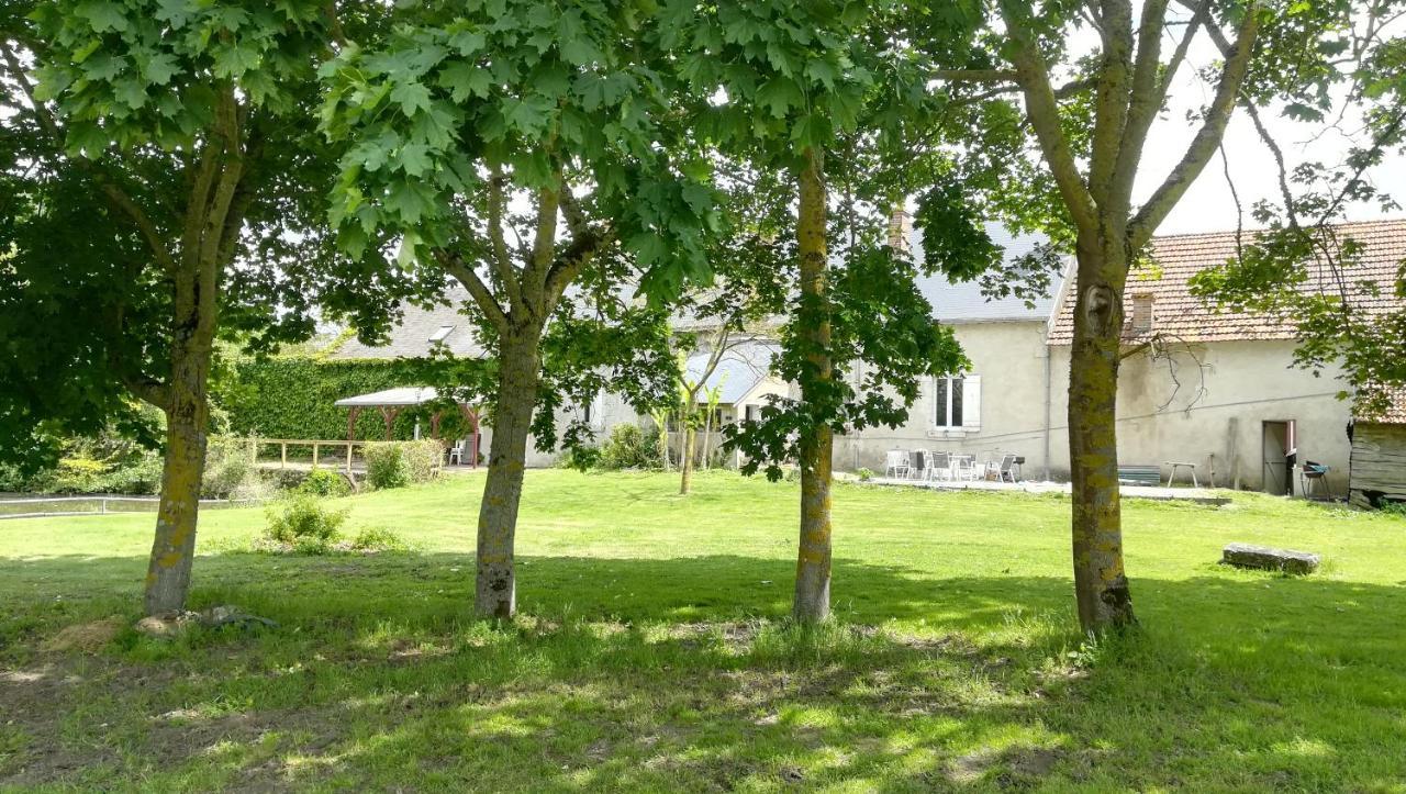La Ferme De L'isle Et Sa Roulotte Bed & Breakfast *