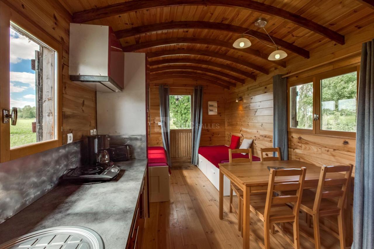 La Ferme De L'isle Et Sa Roulotte