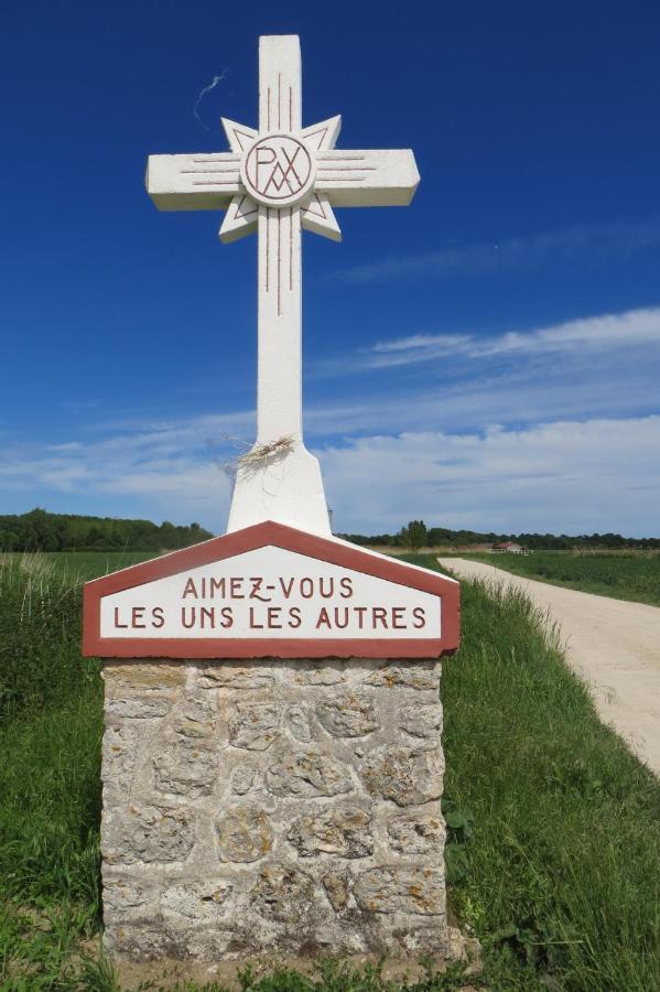 La Ferme De L'isle Et Sa Roulotte Bed & Breakfast