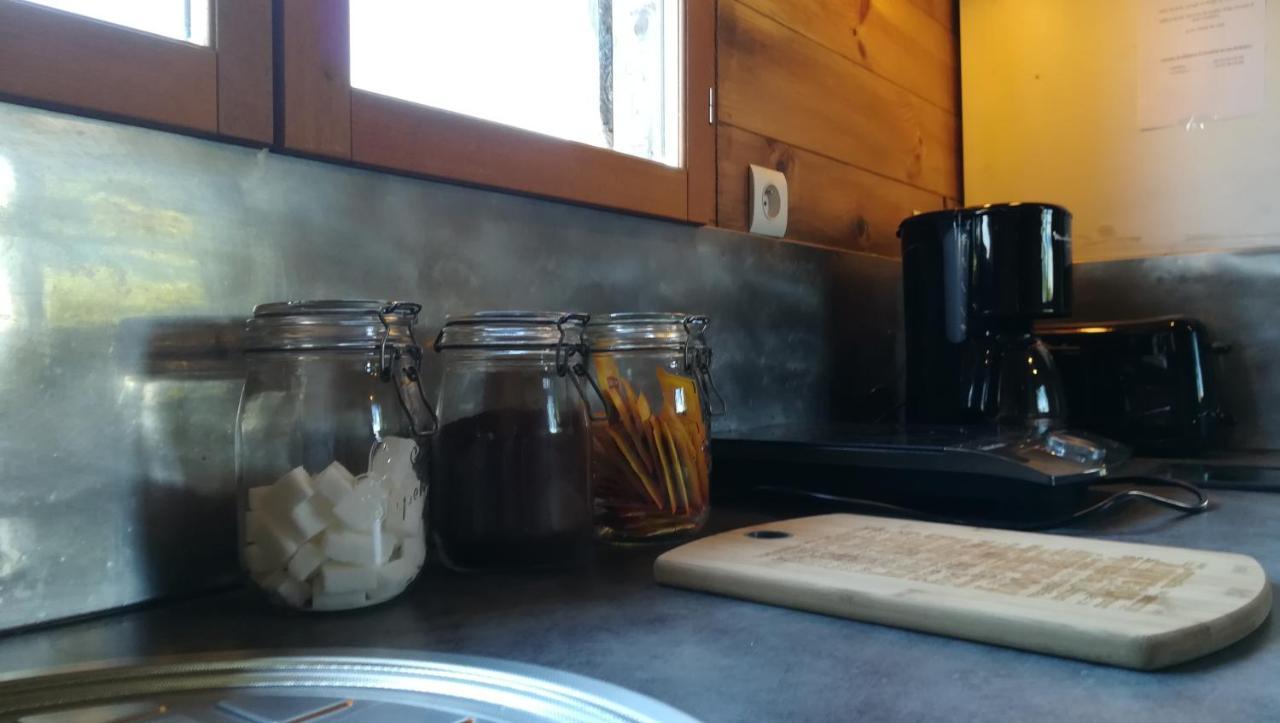 La Ferme De L'isle Et Sa Roulotte Bed & Breakfast *