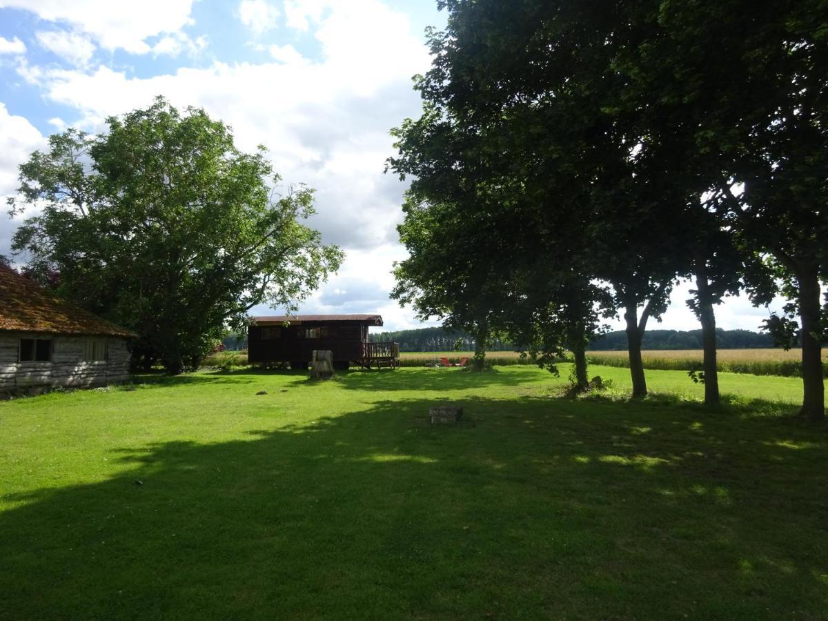 La Ferme De L'isle Et Sa Roulotte Bed & Breakfast *