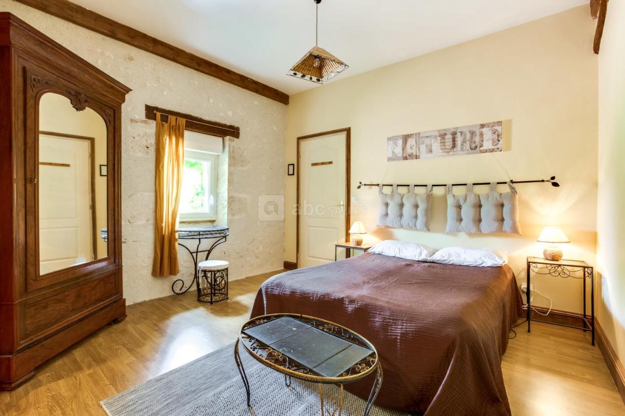 La Ferme De L'isle Et Sa Roulotte Bed & Breakfast *